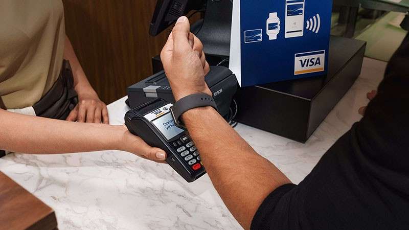 Making contactless payments through the watch