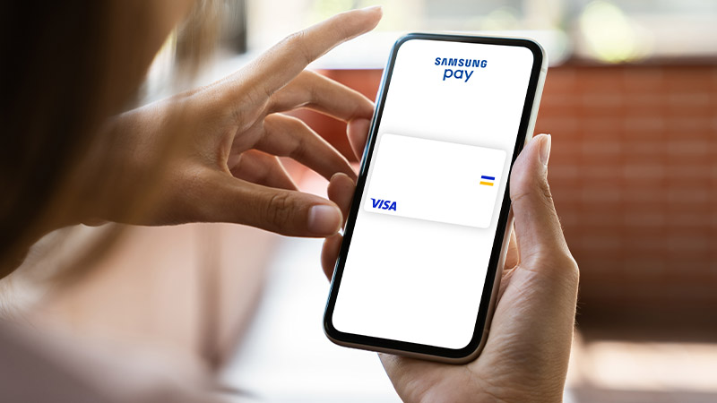 Samsung Pay app with Visa card on a smartphone display
